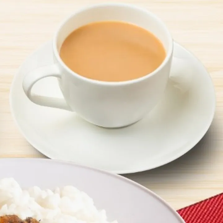 一杯熱茶走,奶色較淺